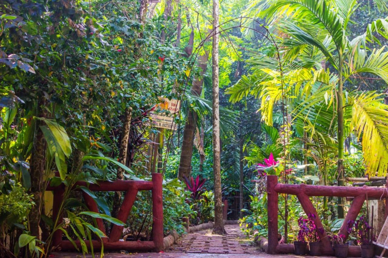 Maitreya Beach Resort Diveagar Exterior photo
